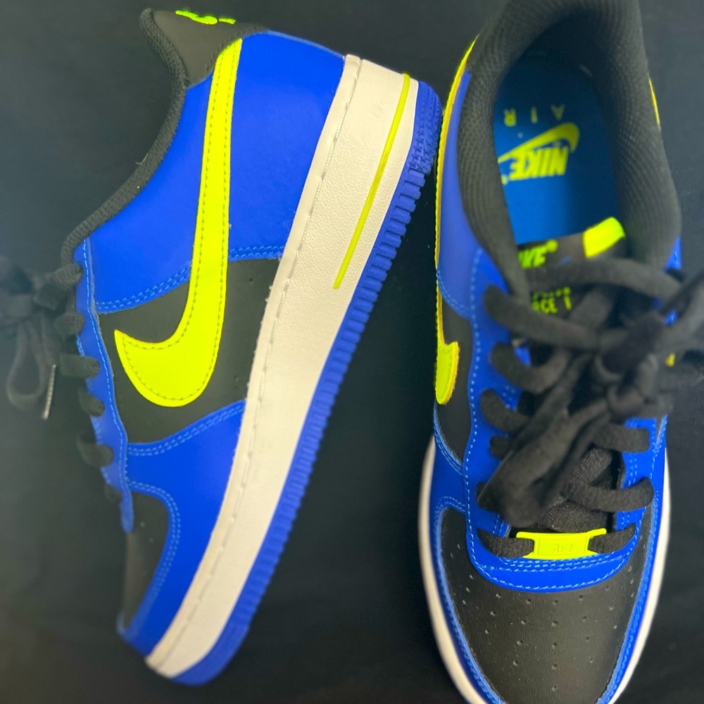 Nike Air Force 1 LV8 - Size 6.5Y MAKE OFFER